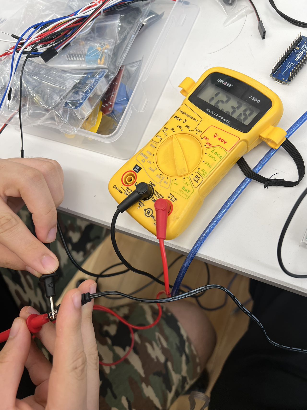 Testing 12V power supply with multimeter!